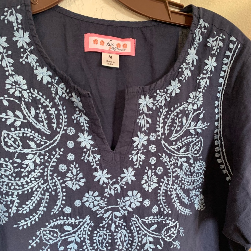 EUC Koi by Kathy Peterson Embroidered Blouse Scrub Top Size Medium - Picture 4 of 11